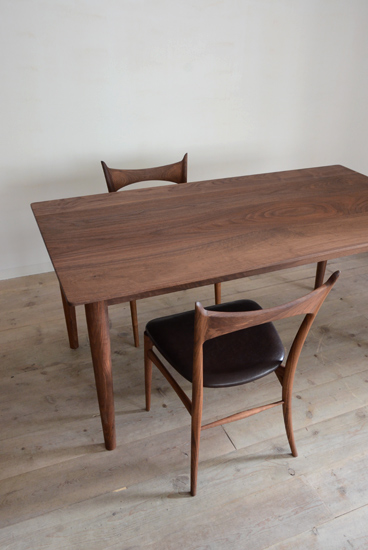DT1s Dining Table